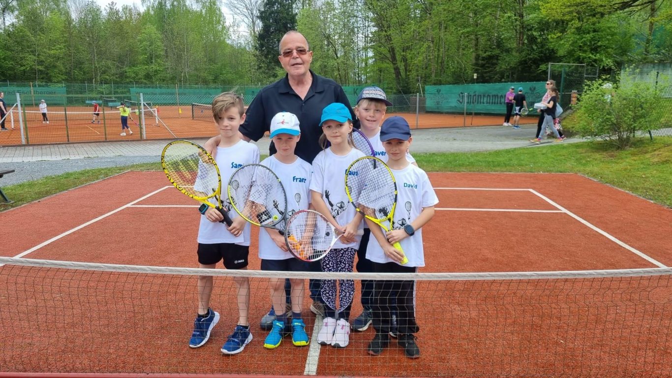 U9 mit Trainer Ilja Saison 2023 U9 mit Trainer Ilja Saison 2023